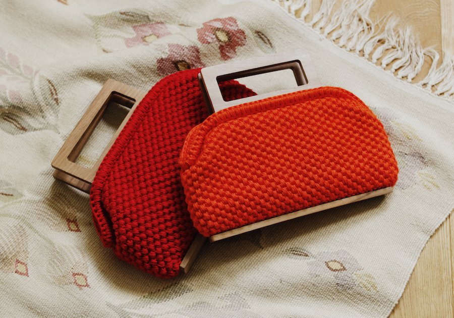 ヲヨヨ》のモダンで温かみあるニットバッグでひと足早く秋の