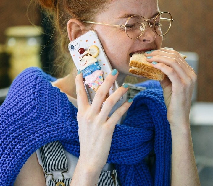 とびきりPOPでキュートな《Uggoly's》のiPhoneケースでハッピーオーラをまとって | ショッピング | ファッション | FUDGE.jp