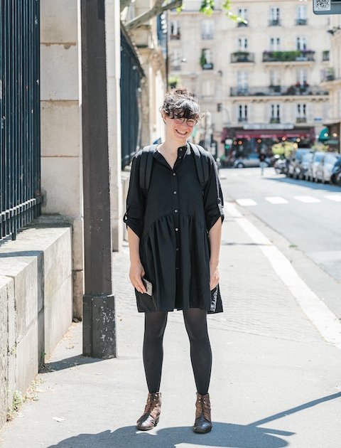 ブラックのシャツワンピースで甘さをおさえて、大人ガーリーに | PARIS