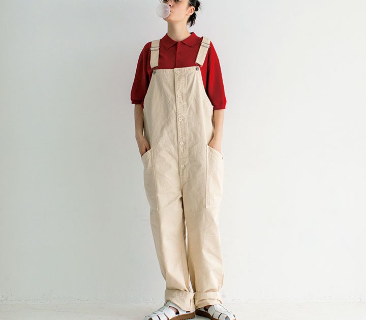 無骨なオーバーオールも白×赤で女性らしく【本日のFUDGE GIRL-6月26日