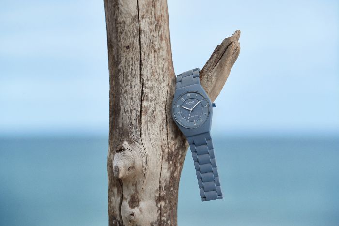 アースカラーの爽やかな腕時計のラインナップに注目。海に捨てられた