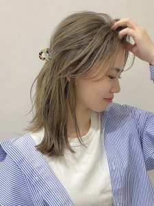 【前髪なしハーフアップ完全ガイド】後れ毛を活かしたスタイリング一覧とアレンジ方法解説 | 特集 | ビューティー ＆ ヘア | FUDGE.jp