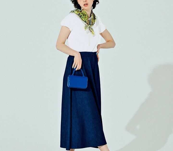 デニムスカートにコンパクトTeeの定番スタイルをどう着こなす？ | 特集 | ファッション | FUDGE.jp