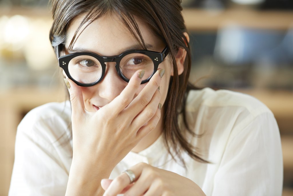 【ボストンメガネ】5つをかけ比べ。「自分の顔に似合う選び方」をアイヴァンのプレスに聞いてみた！ | FUDGE FRIEND | ファッション ...