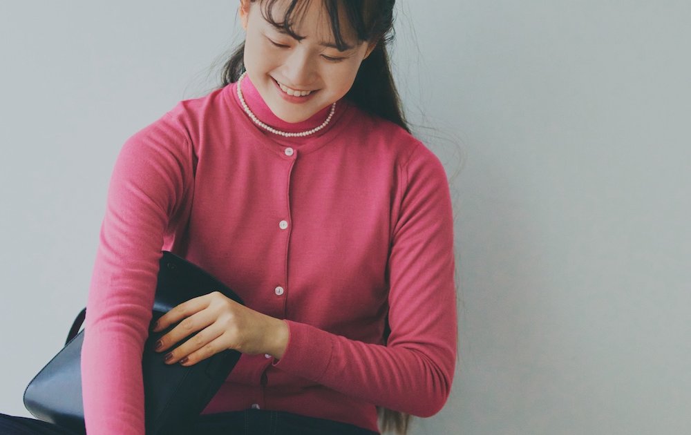 定価26400円⭐︎ニットアンサンブル　ピンク ピンクのアンサンブルニットにはデニムが似合う【FUDGE 11月号連動企画