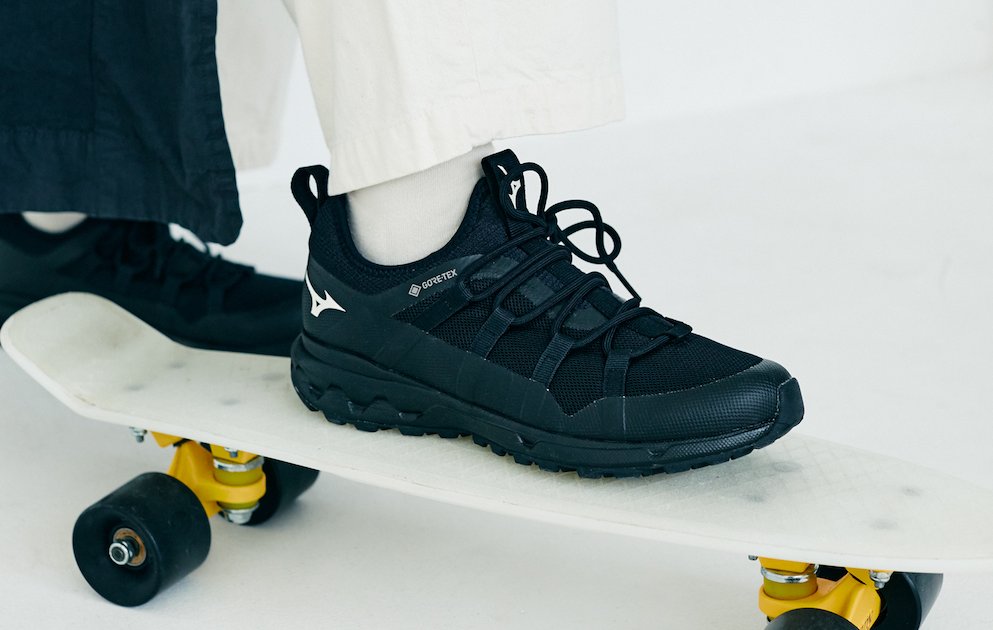 大人が履きたい黒スニーカーは《ミズノ》！ゴアテックス搭載、オール