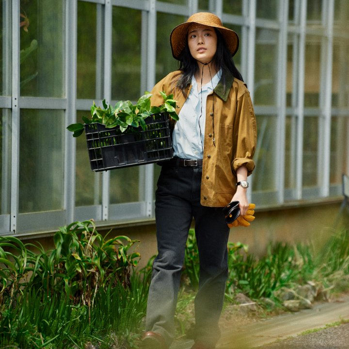 これからの梅雨に活躍するのは、防雨効果のある本格派ハンサムジャケット【薬草研究家の1日⑤】