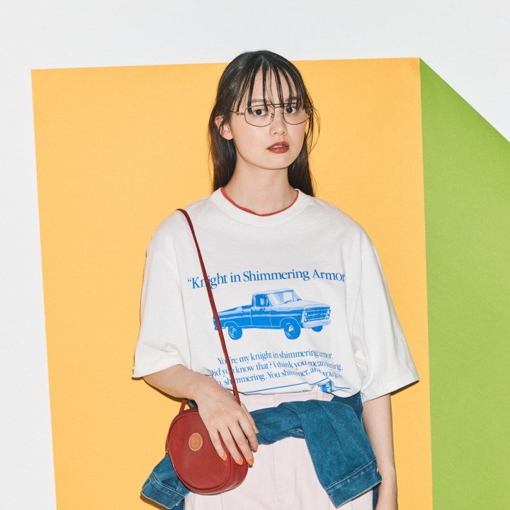 主役級TシャツにこっそりカラーのTシャツを重ねて【FUDGE 5月号連動企画-この夏の相棒Tシャツ | DAY 05】