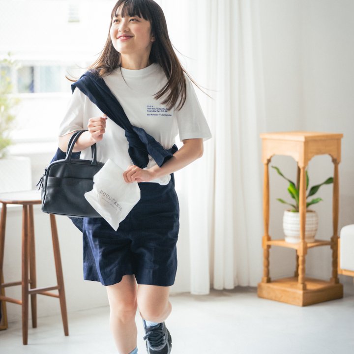 脱シンプル！白Tシャツにはシャツをたすきがけしてアクセントを加えよう【FUDGE FRIEND おしゃれさんの毎日コーディネート vol.541｜大島花菜】