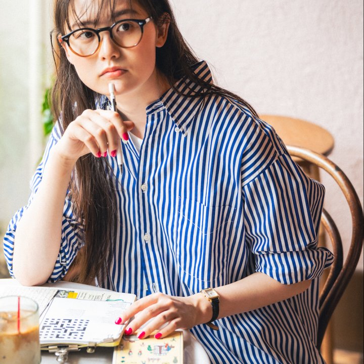 デニムとストライプシャツの王道コンビ、洒落て見せるには？【FUDGE 7月号連動企画-エミリーの1ヶ月留学記 | DAY 05】