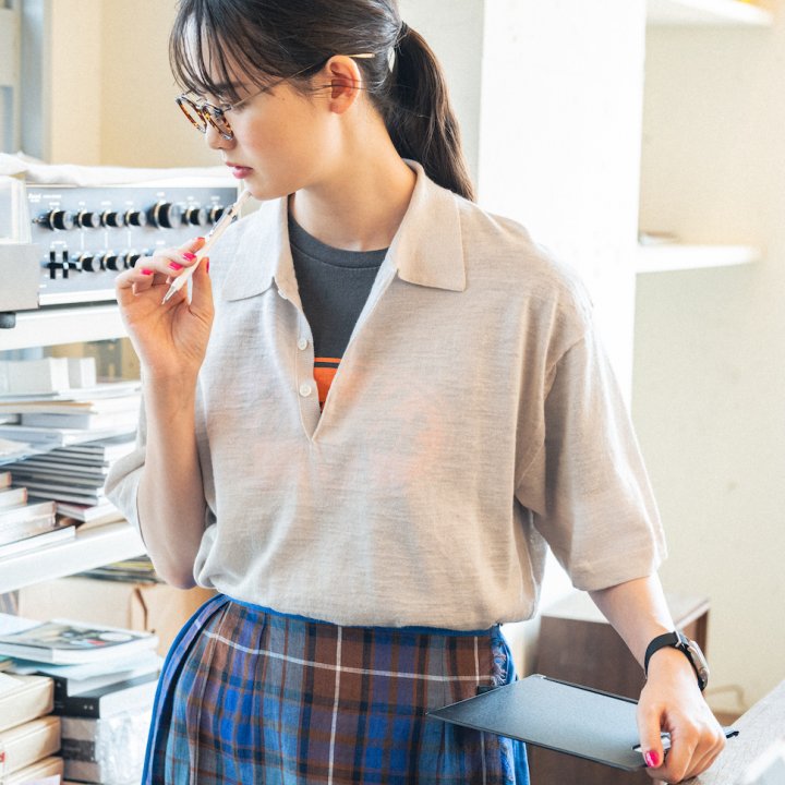 ポロシャツからちらり。Tシャツを覗かせた技ありコーデ【FUDGE 7月号連動企画-エミリーの1ヶ月留学記 | DAY 07】