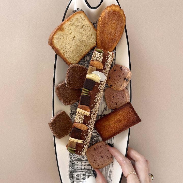 高見えするスイーツギフト2025◇ もらって嬉しいパティスリィ アサコ イワヤナギの限定焼き菓子詰め合わせ【ささやかですてきなもの 大谷有紀 vol.255】