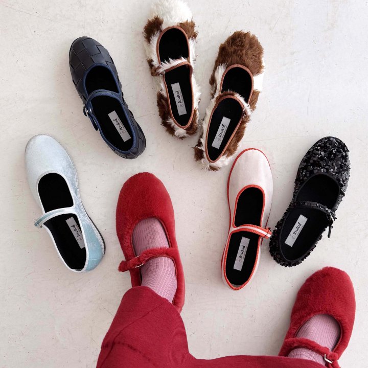 2025年秋冬婦人靴◇ 新しい季節を楽しむ、きれいな色のフラットシューズ【ささやかですてきなもの 大谷有紀 vol.254】