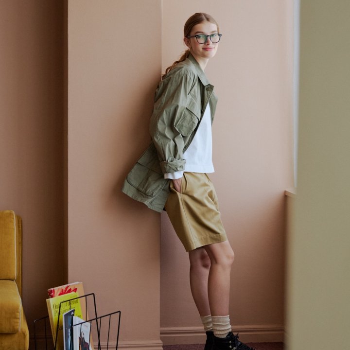 ハーフパンツ合わせなら、ミリタリーも軽やかに着られる【FUDGE dig.｜大人のチノハーフパンツ着回し計画- 05】