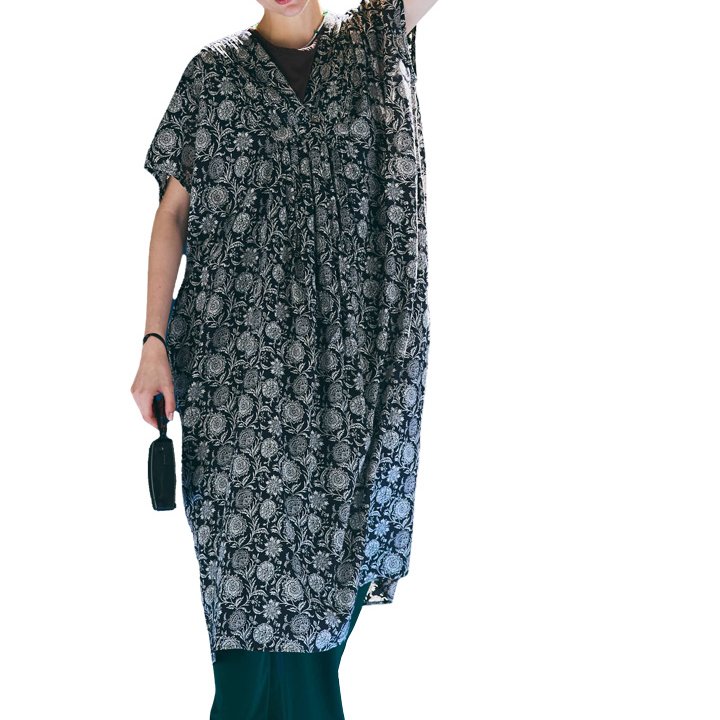 気温が高い初秋、ボーイズライクなスタイルとワンピースコーデのどちらがお好き？