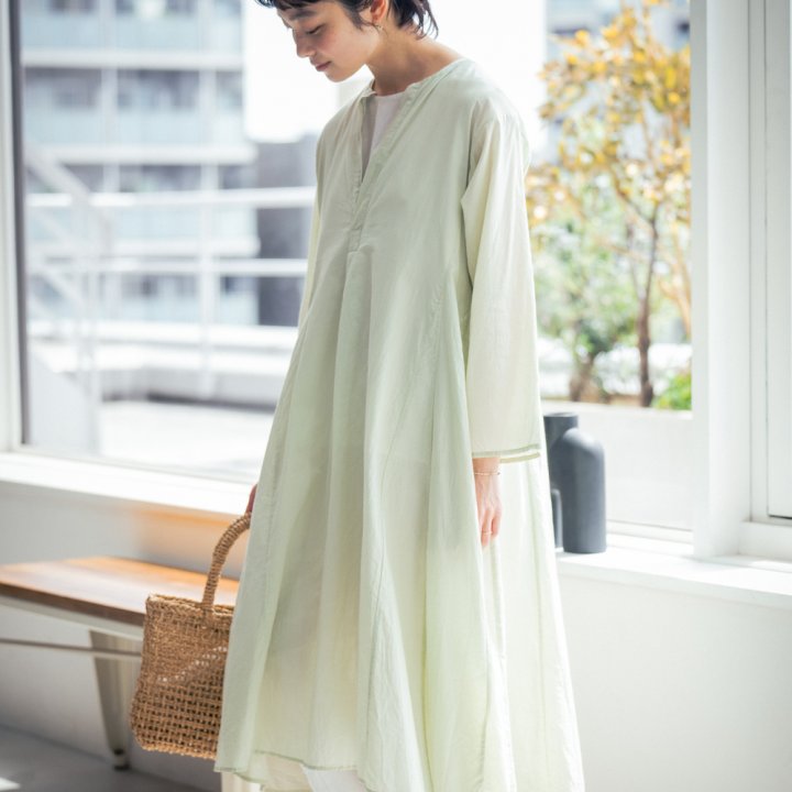 いよいよ秋の始まり。リネンの長袖ワンピース×パンツがちょうど良い【FUDGE FRIEND おしゃれさんの毎日コーディネート vol.592｜田中真里奈】