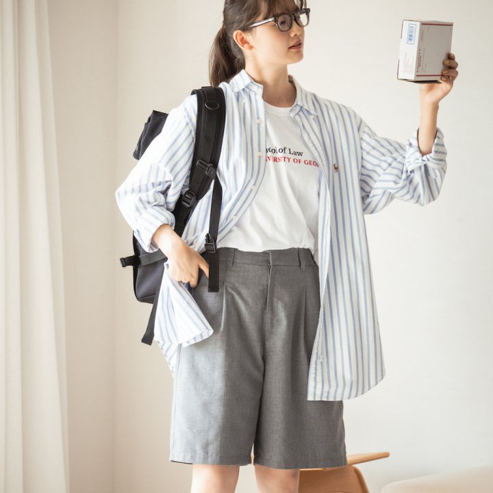 秋の始まりはグレーのハーフ丈パンツが使える！シャツをダボっと合わせて【FUDGE FRIEND おしゃれさんの毎日コーディネート vol.591｜うさみ】