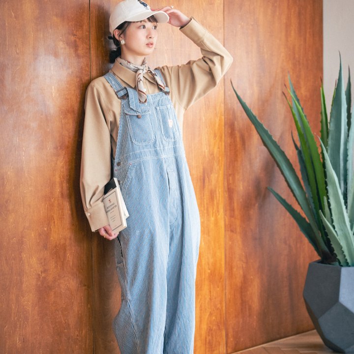 初秋のオーバーオールコーデ。スカーフ&パールでちょいレディに着るのが正解!【FUDGE FRIEND おしゃれさんの毎日コーディネート vol.595|Maruru】