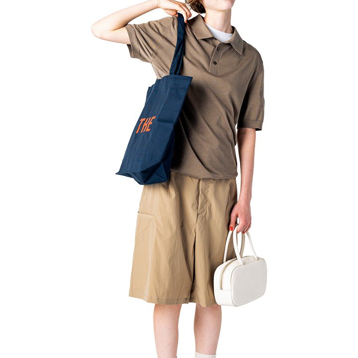 ブラウン系のワントーンコーデにはネイビーのバッグが好相性【本日のFUDGE GIRL-10月9日】