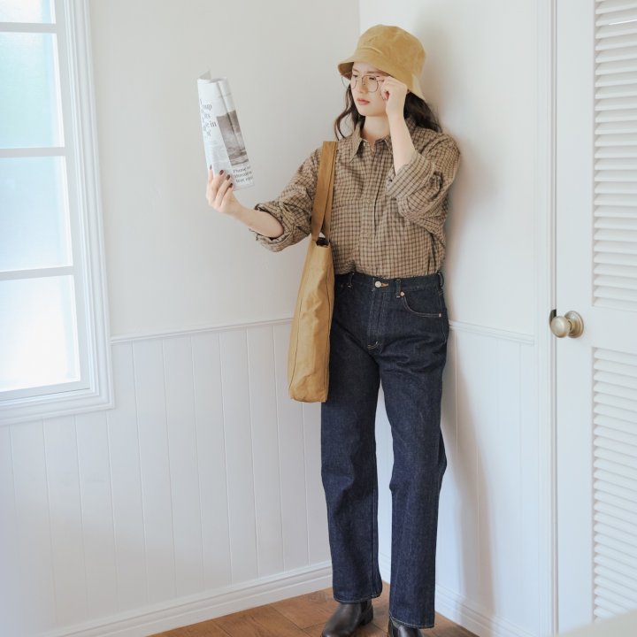 《ヤエカ》のストレートデニムでつくる、おじさんライクな秋スタイル【FUDGE 10月号連動企画 – 濃紺デニムがあれば。| DAY 5】