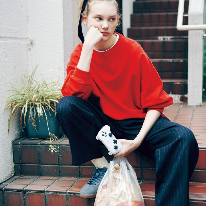 カジュアルなスタイルがおしゃれで品のあるレディなスタイルに。リボンのあるコーデ6選