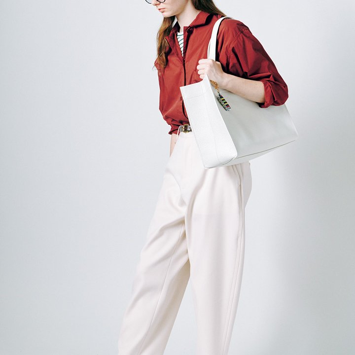 お仕事バッグもセンスよく。今選びたい大人顔デザイン4コーデ