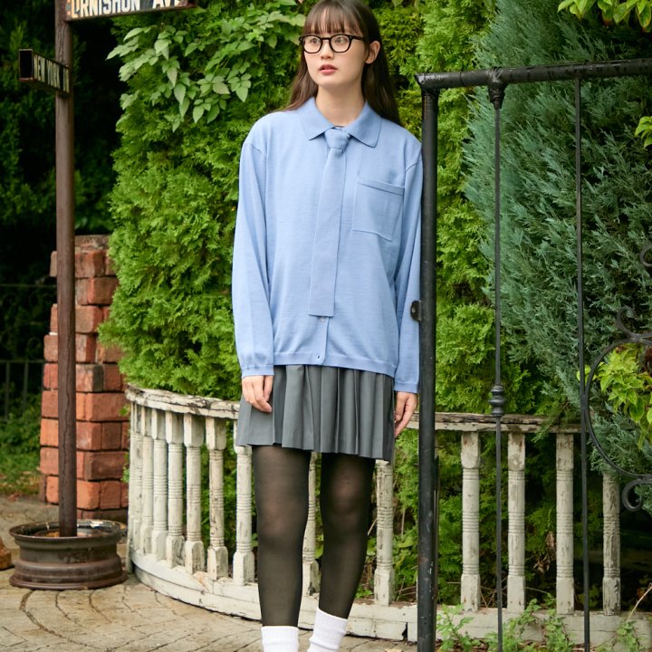 なんだか目をひく、可愛さを秘めた「水色」。主役にも差し色にもなる万能カラーを素敵に着こなして【ファッジウィークエンド ファッションスナップ】