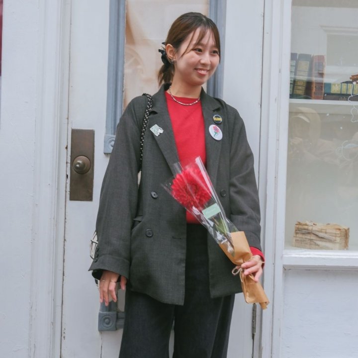 深まる秋を思い切り楽しむ！赤ニットのお手本コーデ【ファッジウィークエンド ファッションスナップ】