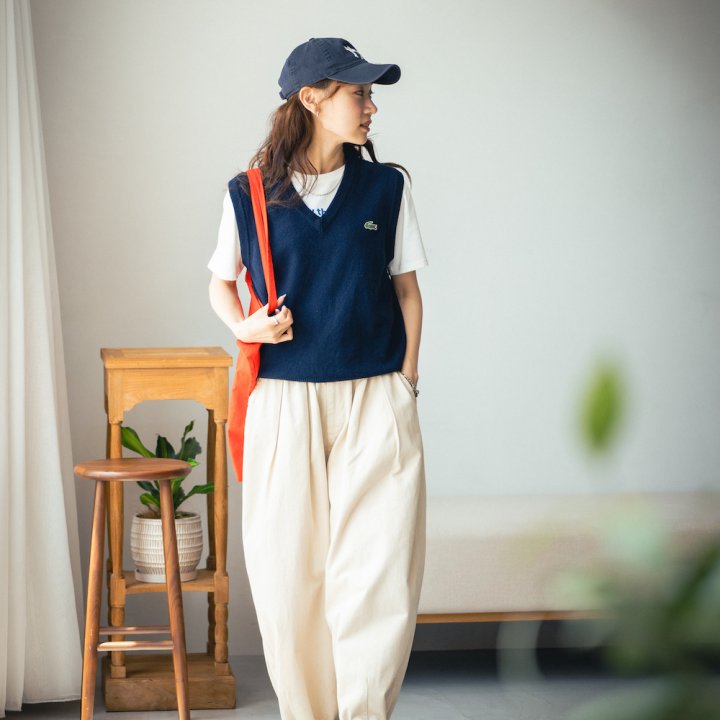 そろそろベストの出番!バルーンパンツで王道プレッピーをブラッシュアップ!【FUDGE FRIEND おしゃれさんの毎日コーディネート vol.602|UMI】