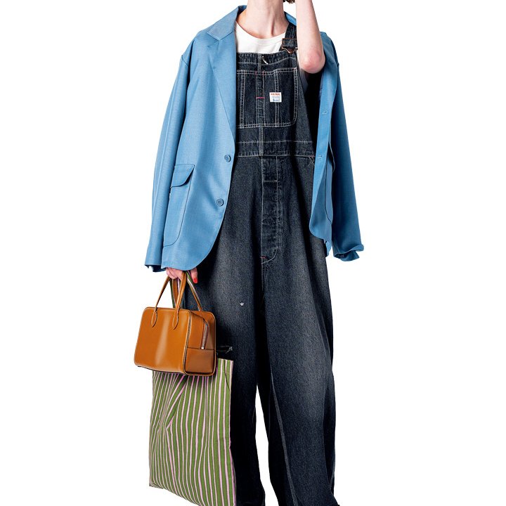 今旬なのは、レザーバッグとトートバッグの2個持ち!おすすめコーデ4選