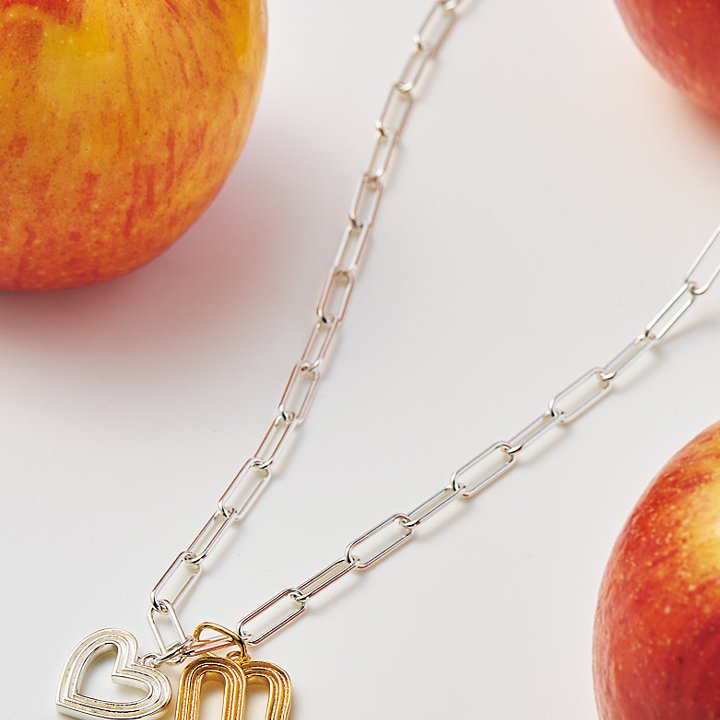 身につけると背筋がシュッと伸びる。頑張る私に贈りたいとっておきのアクセサリー12選