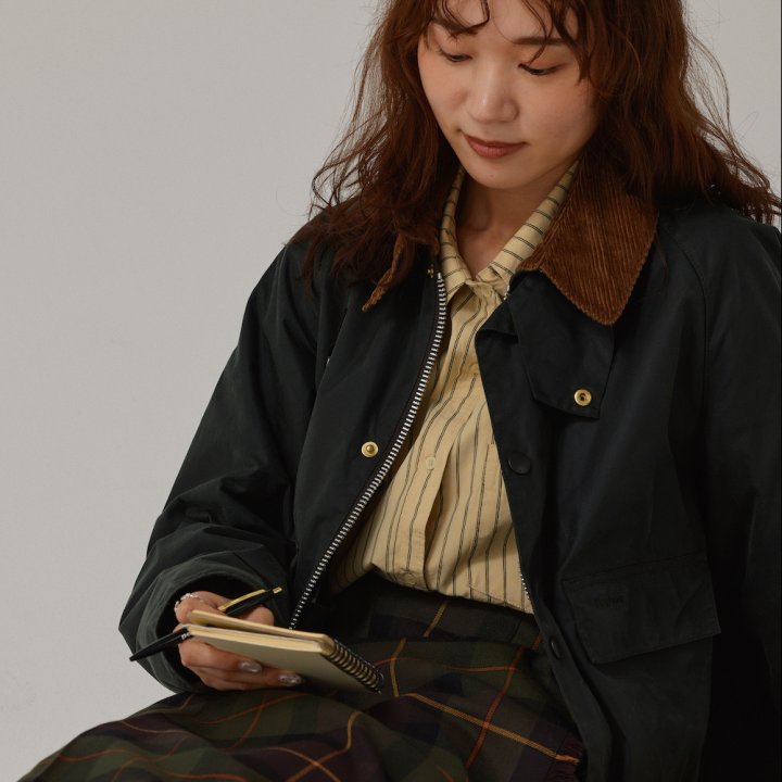 《バブアー》のアウターでロンドンガールを気取って。合わせた柄はもちろんアレとアレ！【FUDGE FRIEND おしゃれさんの毎日コーディネート vol.610｜UMI】