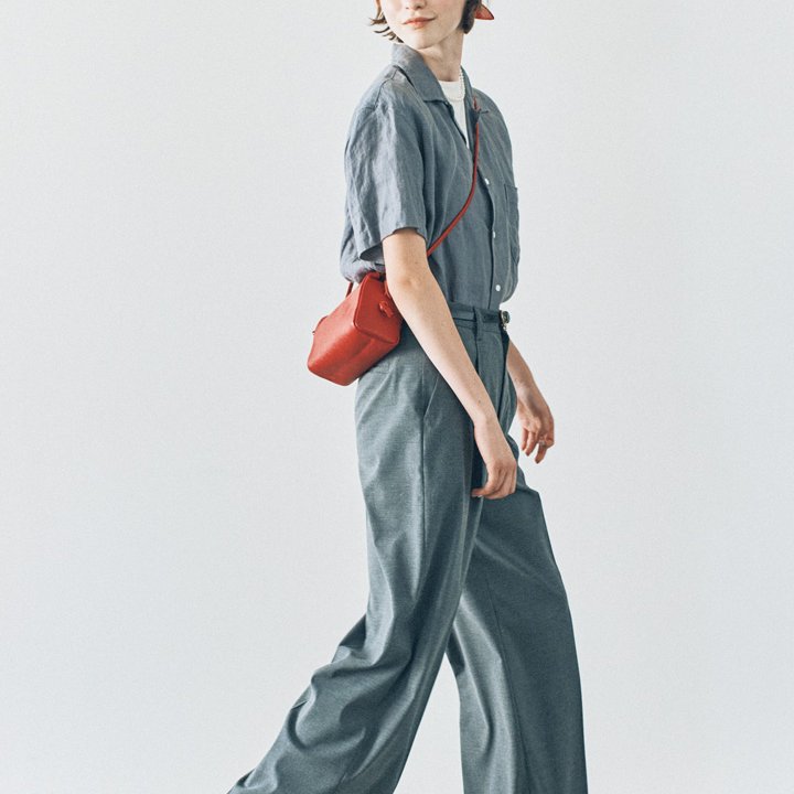 赤の差し色が正解！グレーコーデは小物使いがポイントに【本日のFUDGE GIRL-11月3日】