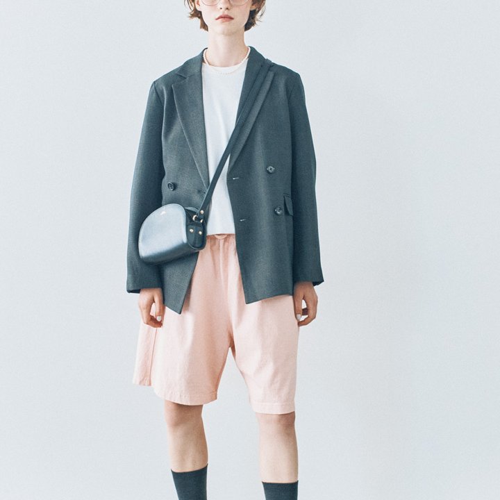 どんな色とも合わせやすくてコーデを考えるのが楽しいグレーの着こなし6選