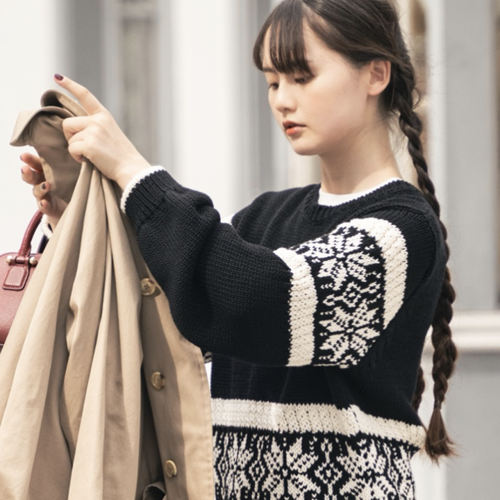 毎年大活躍する“ノルディックセーター”はこれ。大人ぽく着たいなら黒を選ぼう【FUDGE 11月号連動企画 -デニムに恋したセーター| DAY 13】