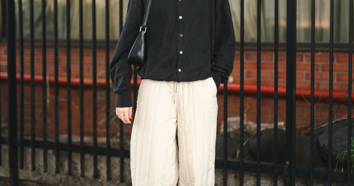 ボリュームのあるキルティングのホワイトパンツが主役！トップスや小物