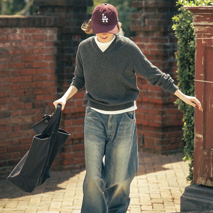 シンプルなVネックセーターは素材にこだわるのが正解！【本日のFUDGE GIRL-12月3日】