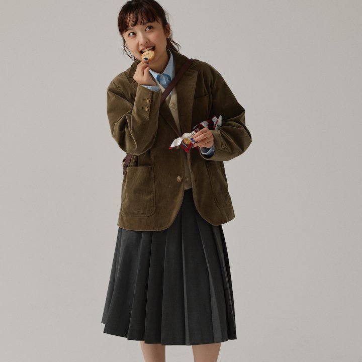 低身長さんのジャケットコーデ。スカートはミディアム丈が正解!【FUDGE FRIEND おしゃれさんの毎日コーディネート vol.617|大島花菜】