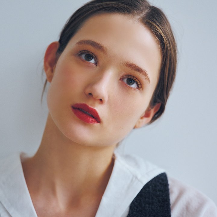 一気に今っぽい顔になれる!旬の深色リップ6選