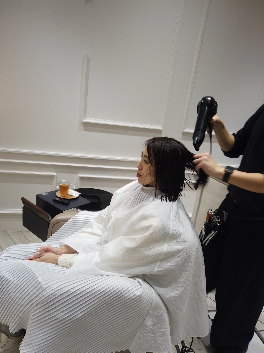 ブローは中間から毛先を先に乾かすとツヤがアップ