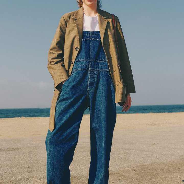 今年の秋冬にトライしたい、オーバーオール×トラッドのスタイル【本日のFUDGE GIRL-11月21日】