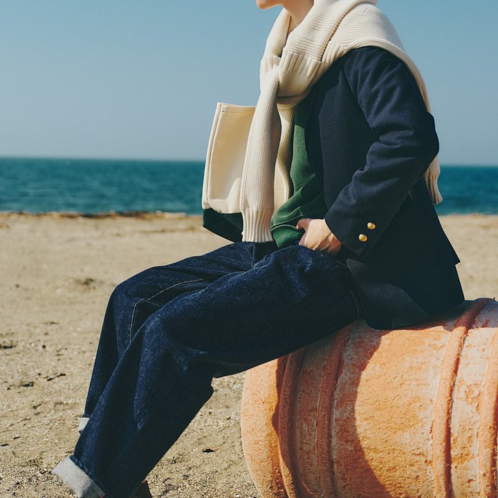 実は相性抜群です。デニム×ネイビーブレザーのコーデ【本日のFUDGE GIRL-11月22日】