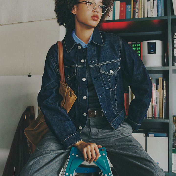 お仕事にもOK!カチッとオフィスに馴染む上品なデニムコーデ5選