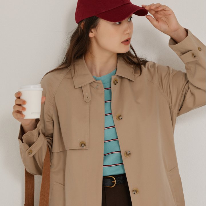 ベージュのトレンチコートとミント、バーガンディの組み合わせがおしゃれすぎる！【FUDGE FRIEND おしゃれさんの毎日コーディネート vol.623｜うさみ】