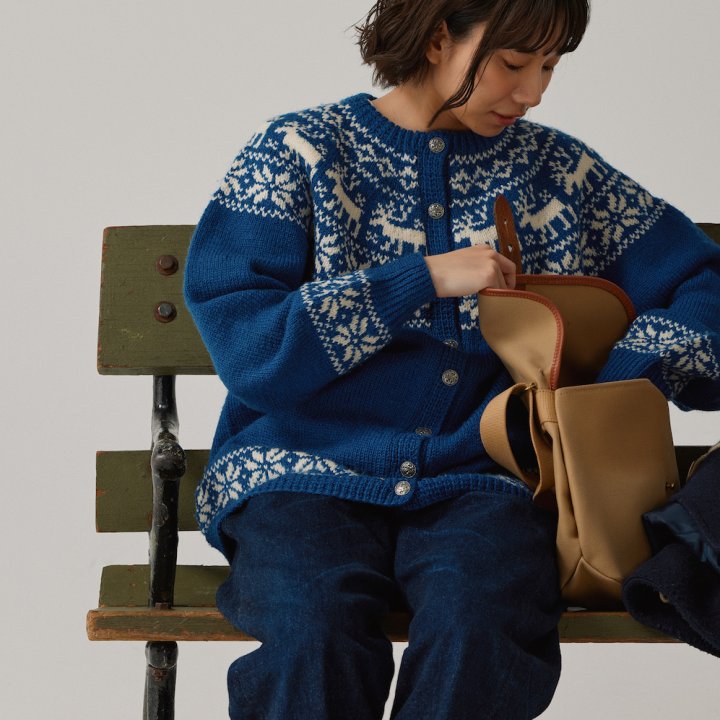 大人のホリデーコーデ。ノルディックセーター×デニムはブルーでまとめてほっこり感を払拭！【FUDGE FRIEND おしゃれさんの毎日コーディネート vol.638｜momo】