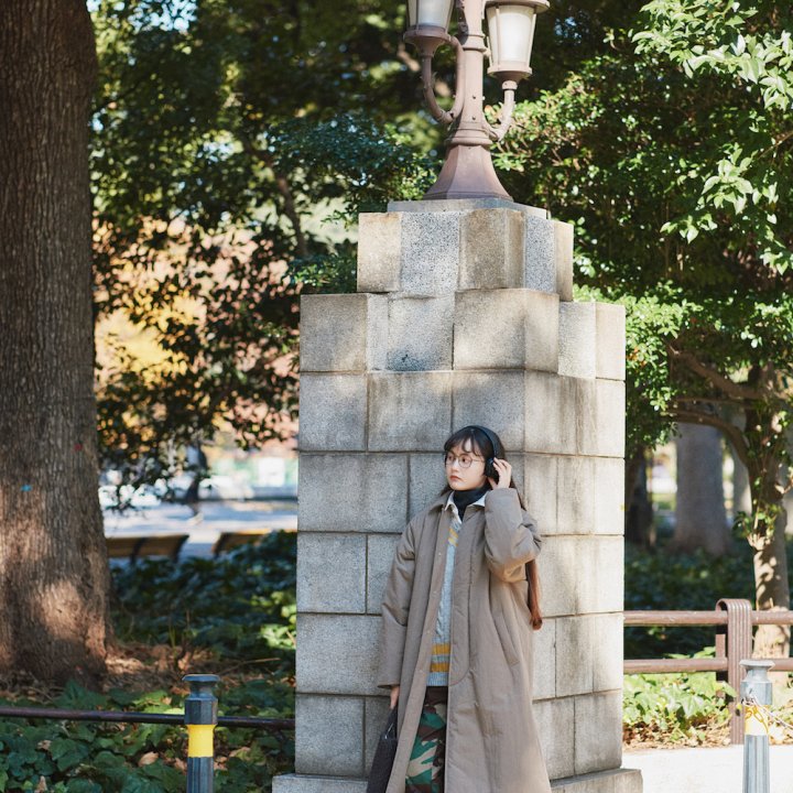 じわじわ人気な迷彩パンツに挑戦してみない?イエローのスニーカーと合わせてキャッチーに【FUDGE 1月号連動企画-オシャレな“あの子”をお手本に | DAY 14】