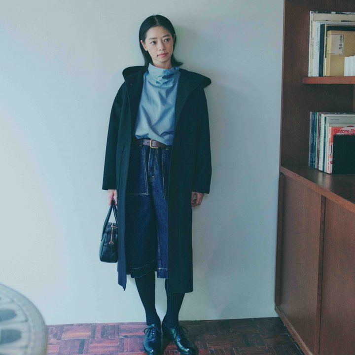 ワークジャケットを着想に。シックに羽織るフーデットコート【市川実和子さんが着る冬のスタンダード】