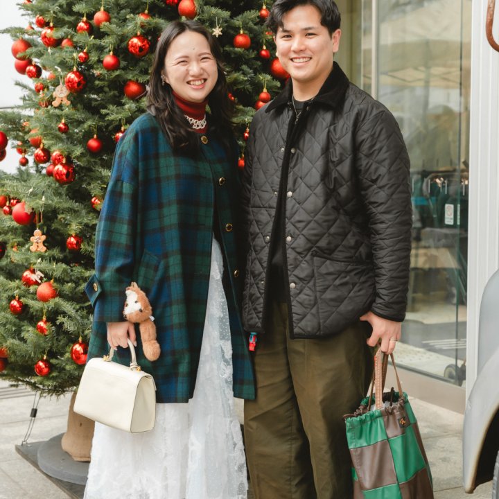 クリスマスムードをまとったチェック柄が主役。華やかな冬のお手本コーデ【ファッジ クリスマスマーケット】
