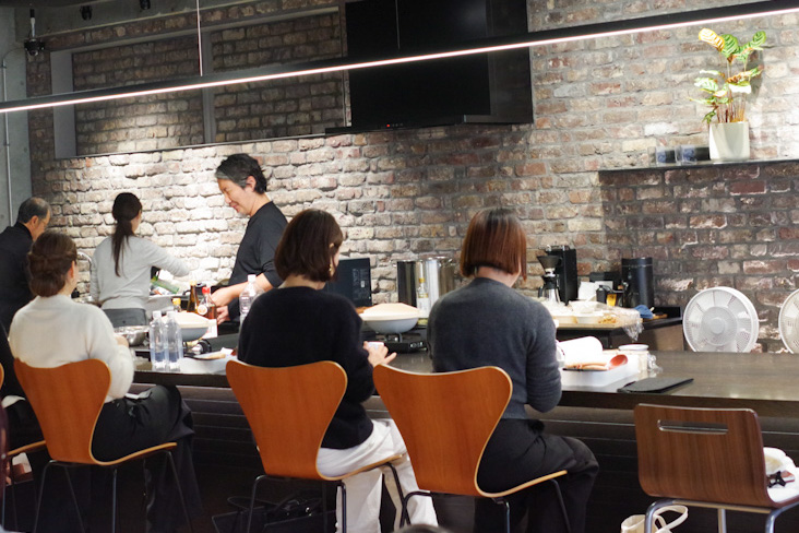 リニューアルのお披露目会として、リニューアル製品を使った手巻き寿司パーティーを開催