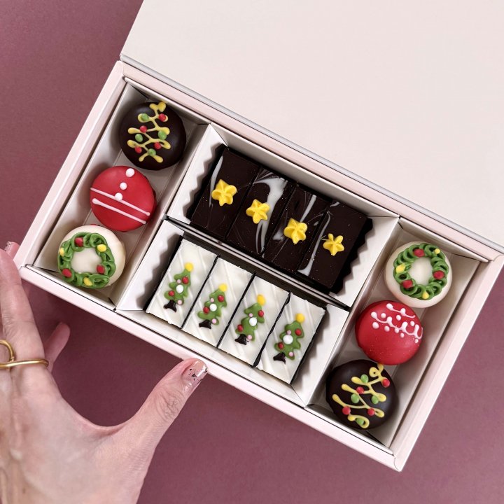 2025年最新★ プレゼントや手土産におすすめのかわいいクリスマス限定スイーツ【ささやかですてきなもの 大谷有紀 vol.268】